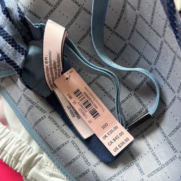 Victoria’s Secret no wire stripe bra - Picture 5 of 5